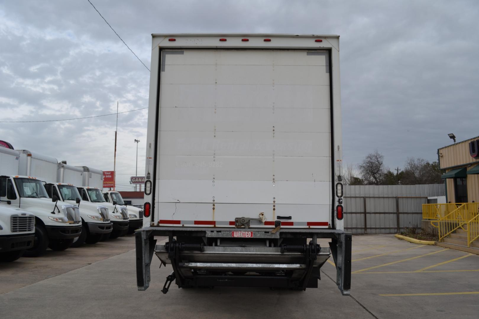 2016 WHITE /BLACK FREIGHTLINER M2-106 with an CUMMINS ISB 6.7L 240HP engine, ALLISON 2500RDS AUTOMATIC transmission, located at 9172 North Fwy, Houston, TX, 77037, (713) 910-6868, 29.887470, -95.411903 - 26,000LB GVWR NON CDL, MORGAN 26FT BOX, 13'6FT CLEARANCE, HEIGHT 103" X WIDTH 102", WALTCO 3,000LB ALUMINUM LIFT GATE, RAMP, AIR RIDE, E-TRACKS, DUAL 50 GALLON FUEL TANK, - Photo#5